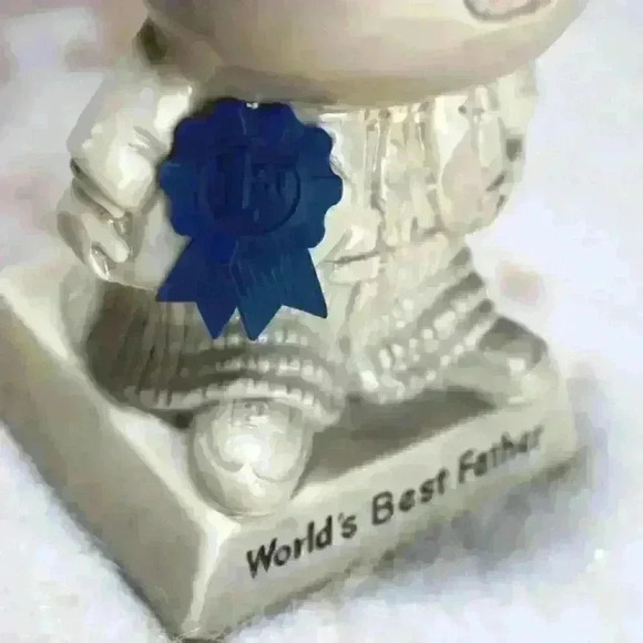 VINTAGE 1970 World's Best Father Statue Award Gift Figurine R & W Berries Co. - Picture 9 of 9